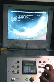 Blick auf einen Monitor zur Kanal-Inspektion und die zugehörige Schalt-Tafel