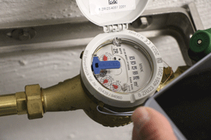 Wasserzähler im Keller.