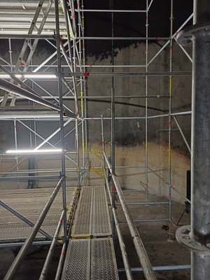 Gerüst im Faulbehälter