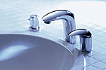Eine modern und stylisch anmutende Waschbecken-Armatur